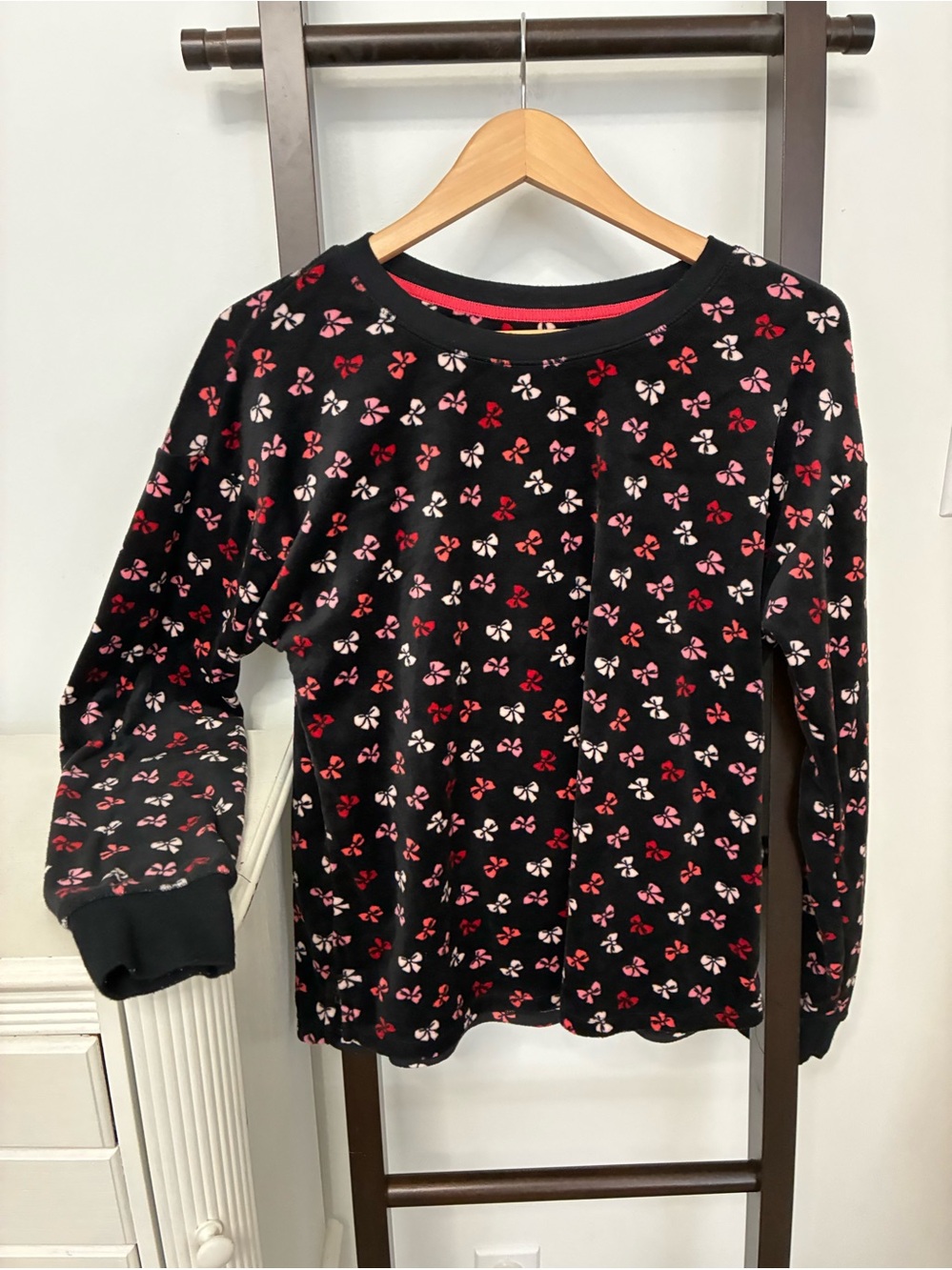 Kate Spade pajama Top with Pink bows Motif. Super cute and pretty. Size medium